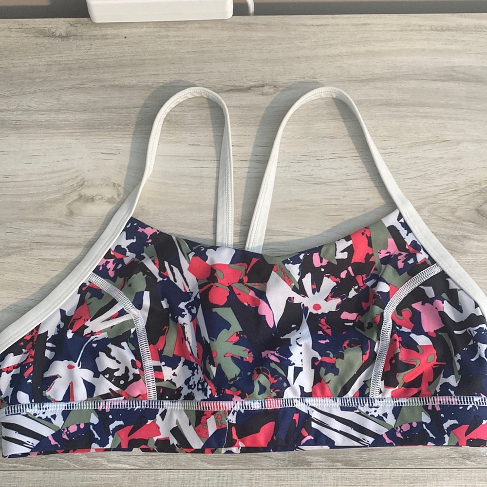 Lululemon sports bra